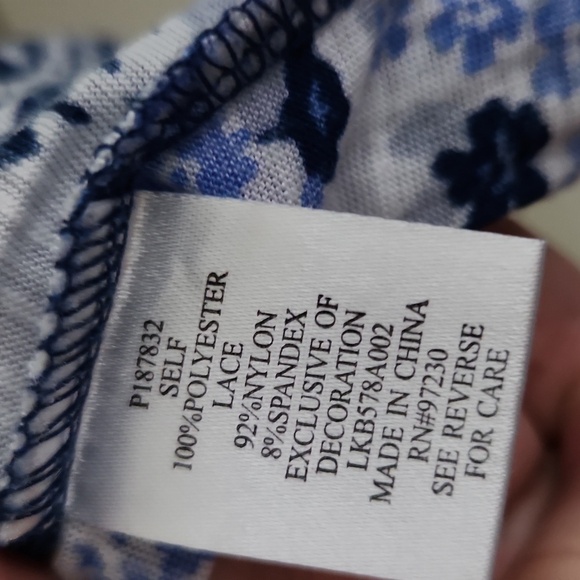 Absolutely Famous Womens Blouse Size 2X Blue Floral Patchwork Short Seeve - Picture 4 of 13